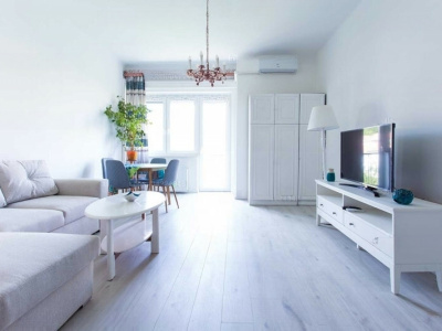 47 M2 Vackert renoverad lägenhet i en prestigefylld byggnad med utsikt över Buda Castle!