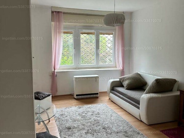 55 M2 Friedliche Wohnung in einem Garten am Gellérthegy!