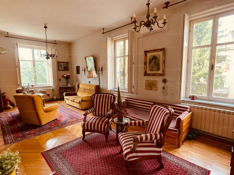 Elegant traditionell geschmackvoll flach in fairem Zustand und auf 78 m2 in Hűvösvölgy!