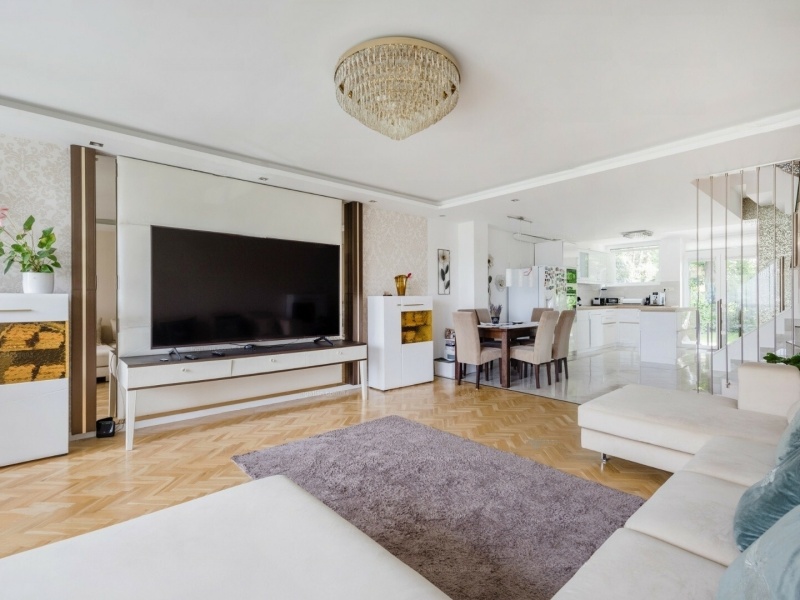 Exclusive, freshly renovated 199 m2 flat in an exclusive area on Rózsadomb with garage included for good price!