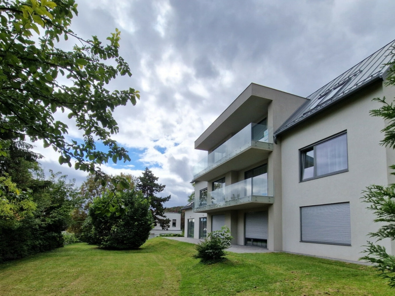 98 M2 Penthouse Apartment mit Panoramablick auf Rose Hill!