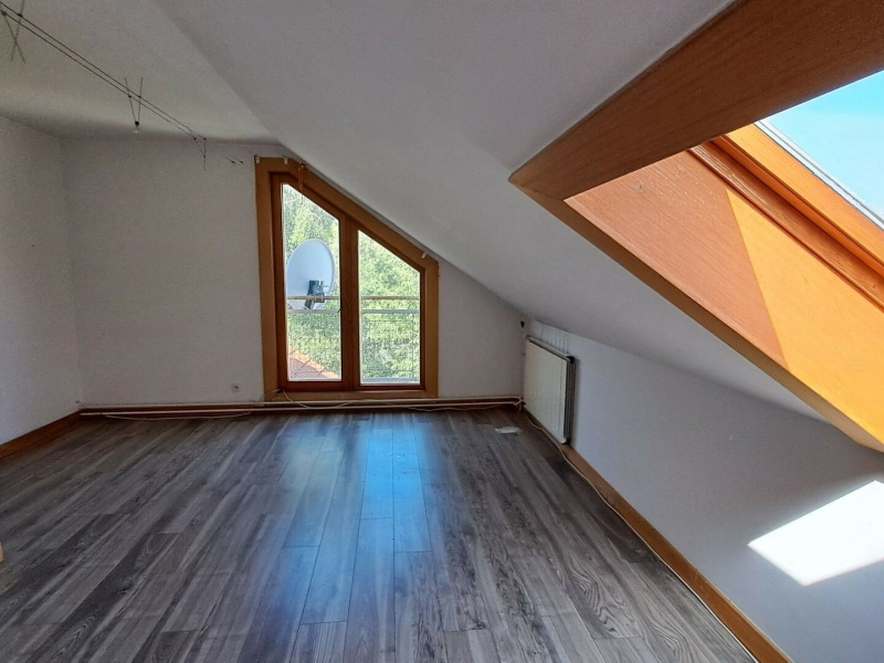 Excellent objet de rénovation d'un appartement de 129 m2 sur Szemlőhegy, 2e district!