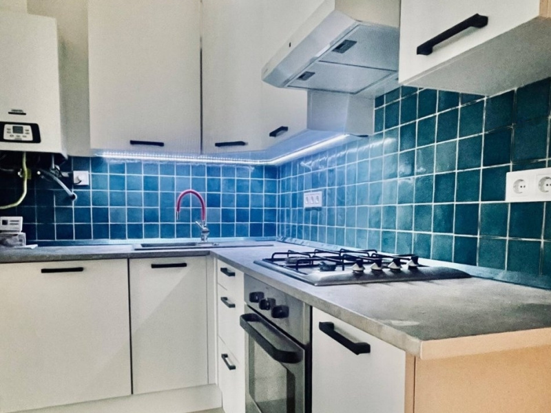 Olcsó költség, 42 m2 felújított lakás jó áron, a Szent István Boulevard közelében lévő parkolóval!