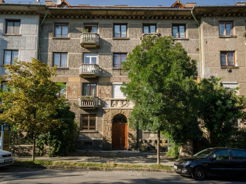 84 M2 à plat en bon état au large de Böszörményi út dans Buda intérieur, 12e district!