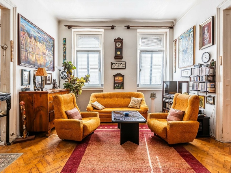 Klassiker 2. Stock 87 m2 Wohnung zu einem guten Preis zwei Schritte von Vérmező in Distrikt 12!