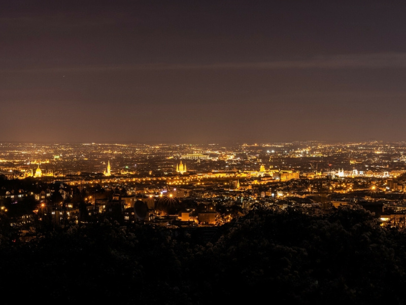 Lev på toppen av Budapest i en renoverad 84 m2 lägenhet med en 22 m2 balkong!