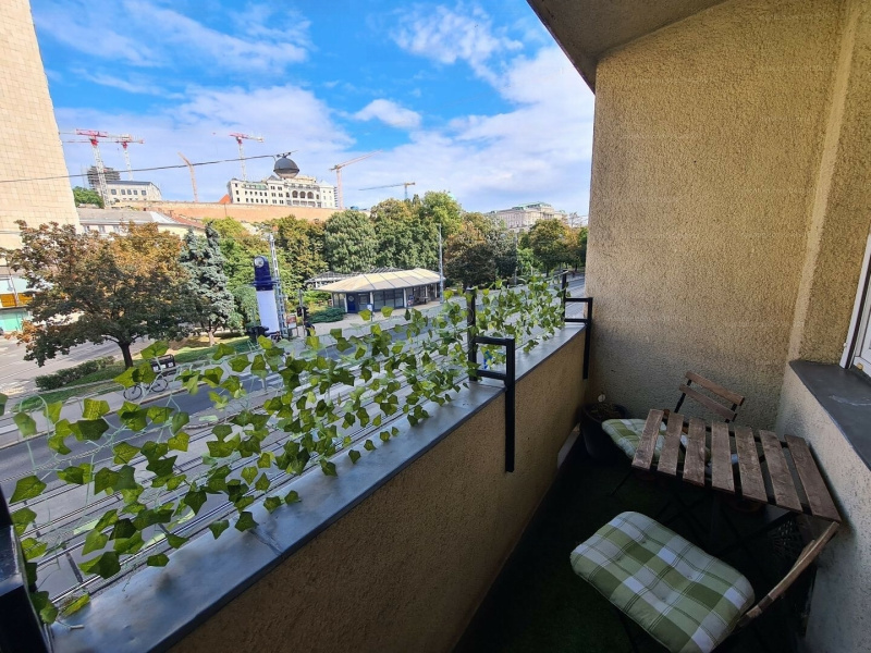 51 m2 renovated flat in Horvát kert facing Buda Castle!