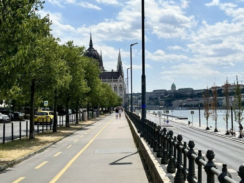 ¡Exclusivo 4to piso 46 m2 piso renovado al lado del parlamento!