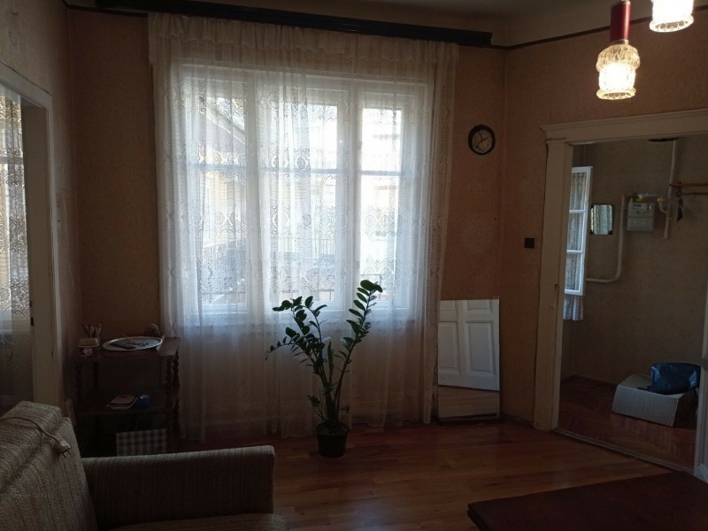 Brilliant Location! 5th district, 62 m², 2-room, medium condition, 4th-floor apartment