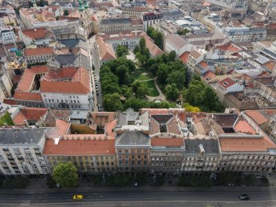 Close to Astoria Corner, 96 m2 luxuriously renovated flat!